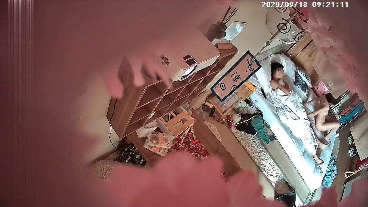 情趣酒店日式房拍攝到的高學歷模樣年輕小情侶開房愛愛 互舔互插愛撫爽的欲仙欲死 貌似還在揣摩各種姿勢 露臉高清