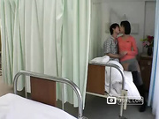 性感女去医院看老公被对床干了