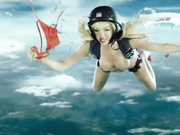 最牛航空公司宣传片千名美女裸体跳伞震撼