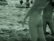超坑爹的红外拍摄让海滩上的小姑娘们原形毕露 内裤下饱满的阴唇和乌黑的毛毛真心让人受不了