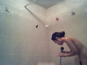 浴室偷放摄像头偷拍老婆的表妹洗澡身材还不错逼毛很性感值得撸一发